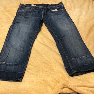 Women’s Gap capris. Size 6.